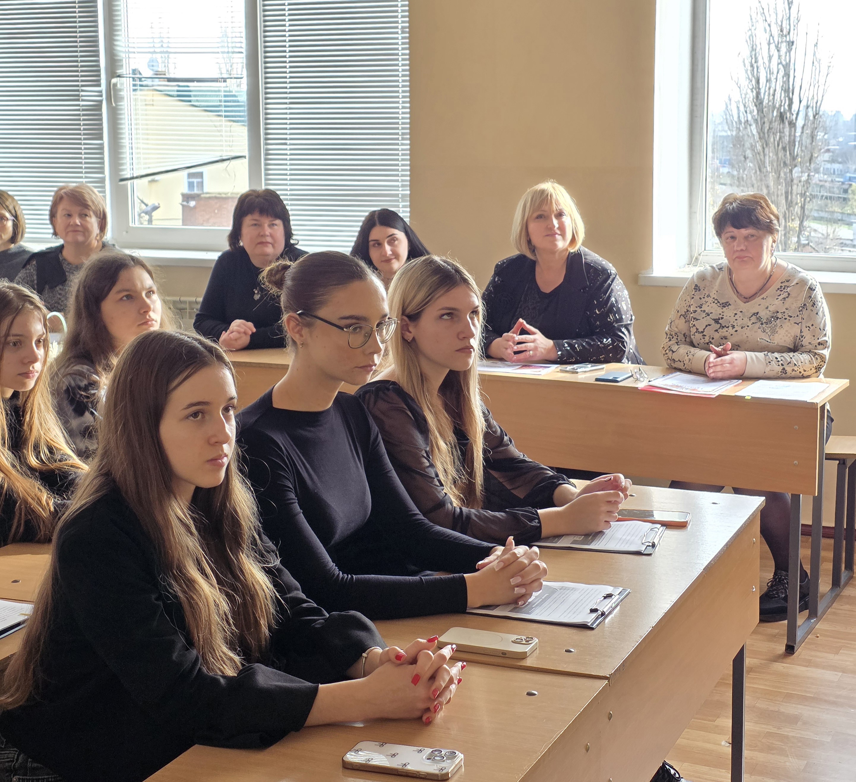 Податківці Миколаївщини зустрілися зі студентами місцевого коледжу: про роботу служби, оподаткування та можливості для молоді. Фото № 2/1