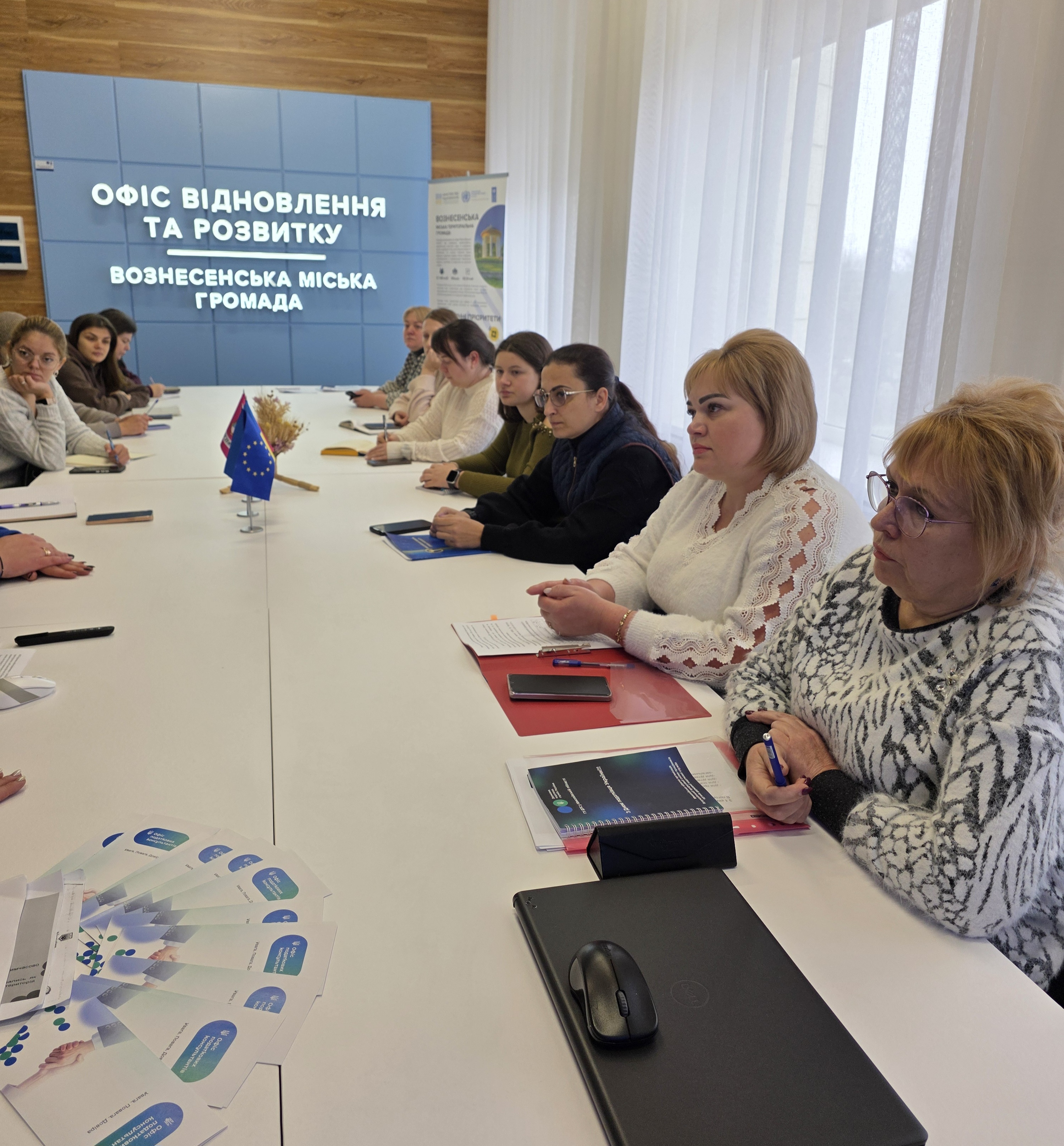 «ФОП з нуля»: податківці Миколаївщини надали практичні роз’яснення майбутнім підприємцям у Вознесенську. Фото № 5/4