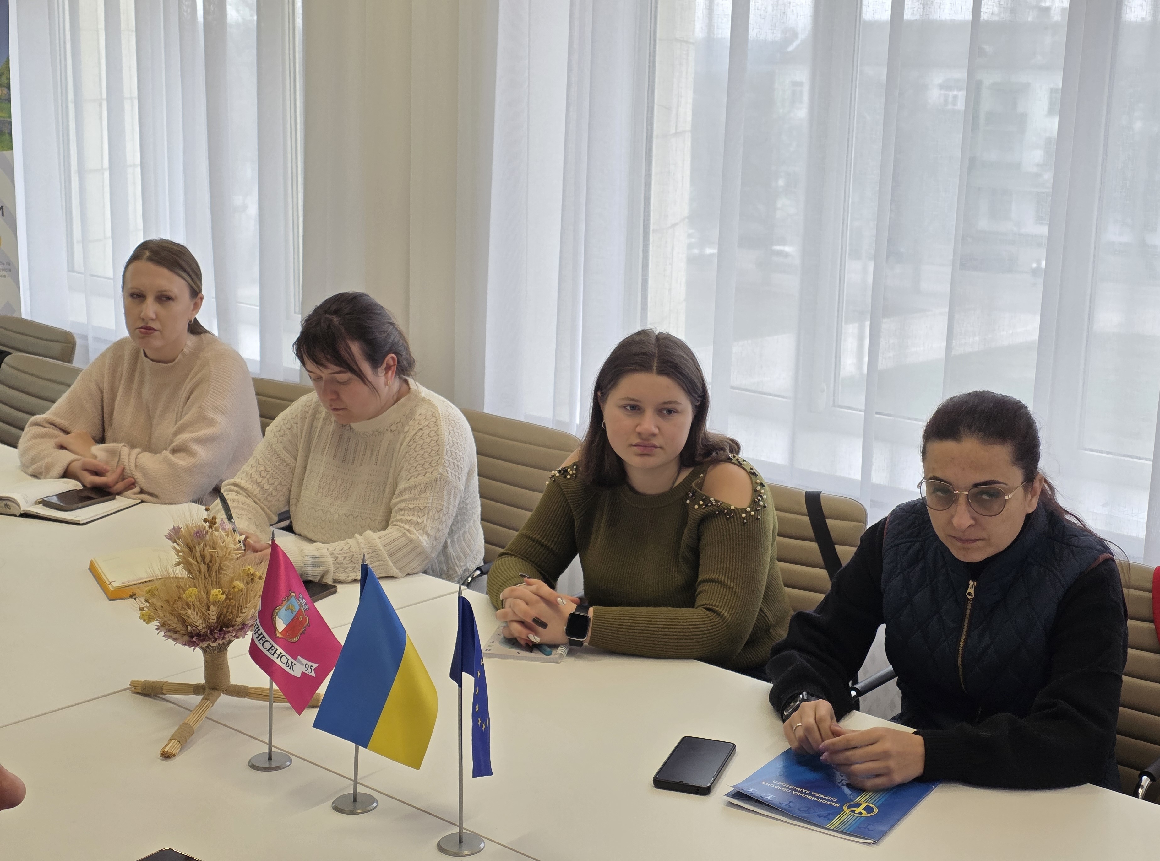 «ФОП з нуля»: податківці Миколаївщини надали практичні роз’яснення майбутнім підприємцям у Вознесенську. Фото № 3/2