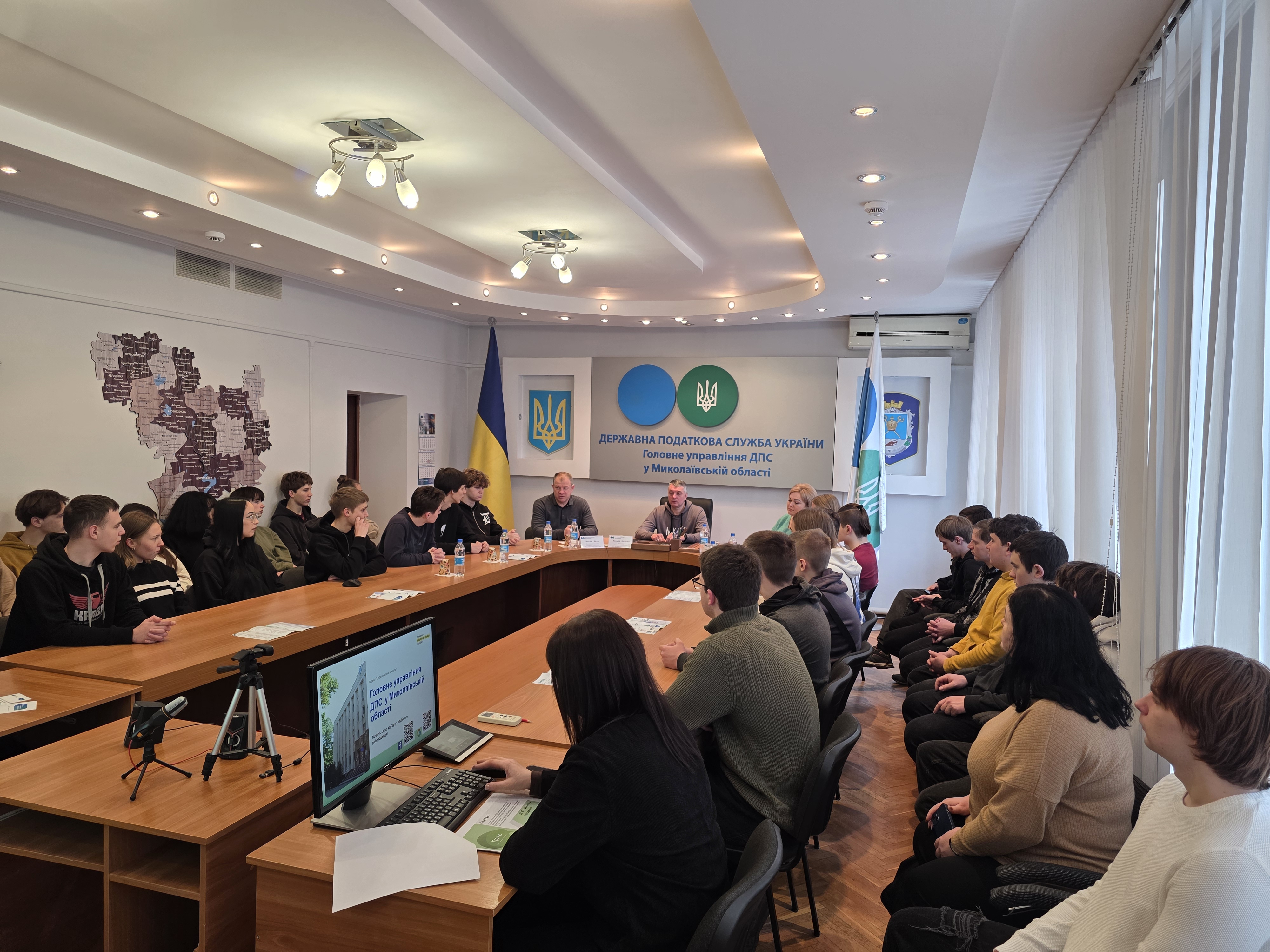 Податкова служба Миколаївщини та студенти МНАУ: діалог про цифрові сервіси, податкову культуру та нові можливості співпраці. Фото № 12/11