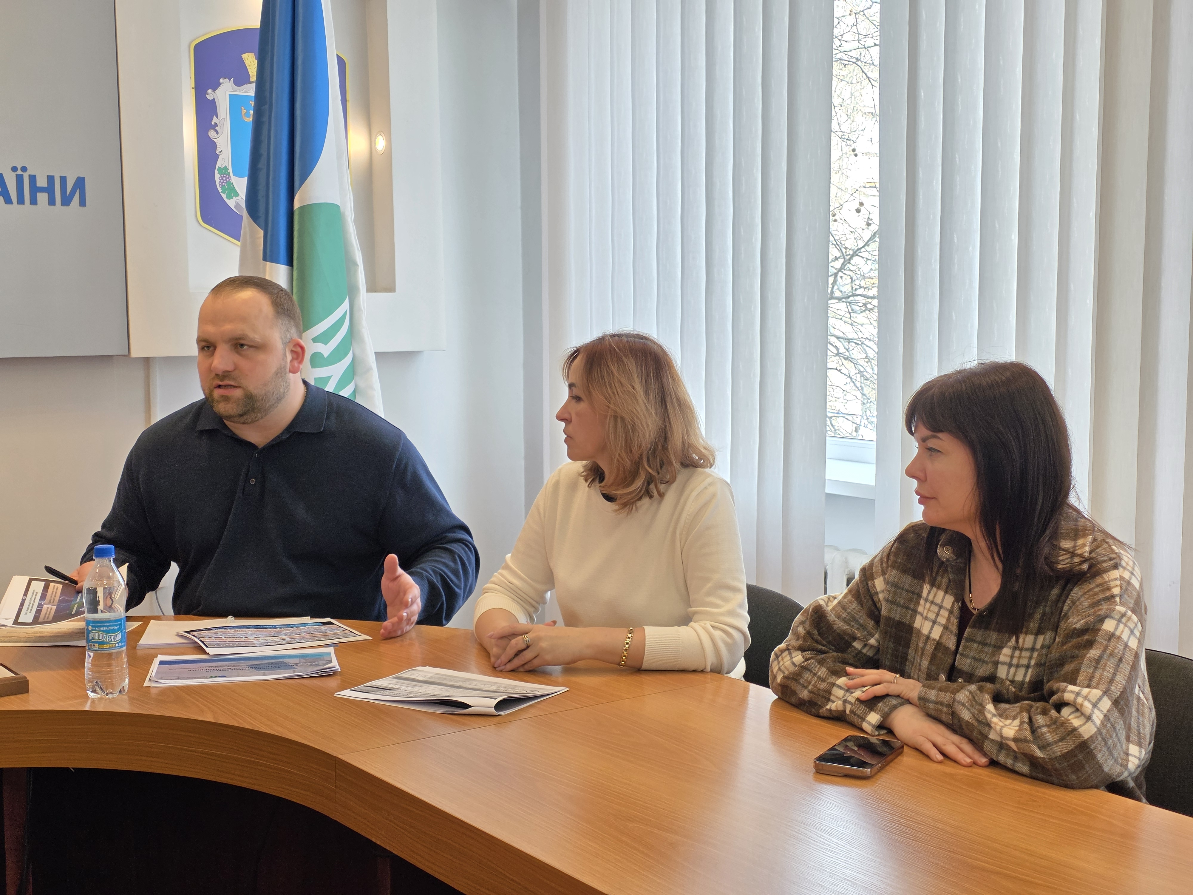 Податківці Миколаївщини обговорили з бізнесом питання ризиковості та реєстрації податкових накладних. Фото № 2/1