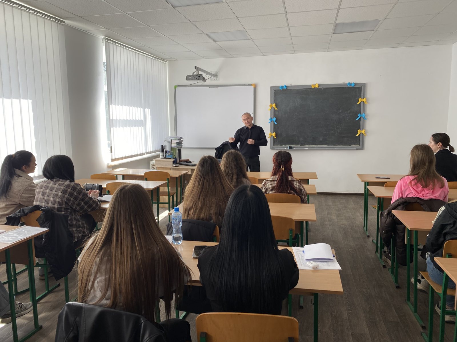 Фахівці Баштанської ДПІ обговорили з молоддю основи податкової культури. Фото № 3/2