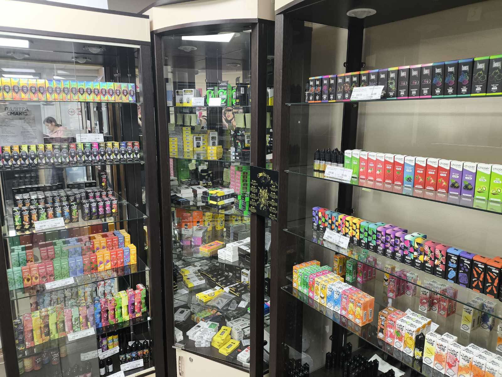 На Миколаївщині припинено незаконний продаж сировини для електронних сигарет: штраф за незаконну торгівлю понад 254 тисячі гривень. Фото № 3/2