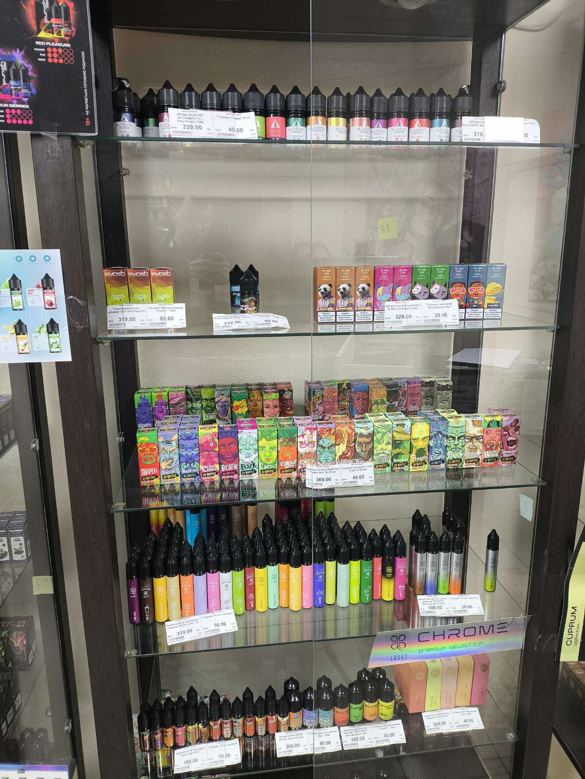 На Миколаївщині припинено незаконний продаж сировини для електронних сигарет: штраф за незаконну торгівлю понад 254 тисячі гривень. Фото № 7/6