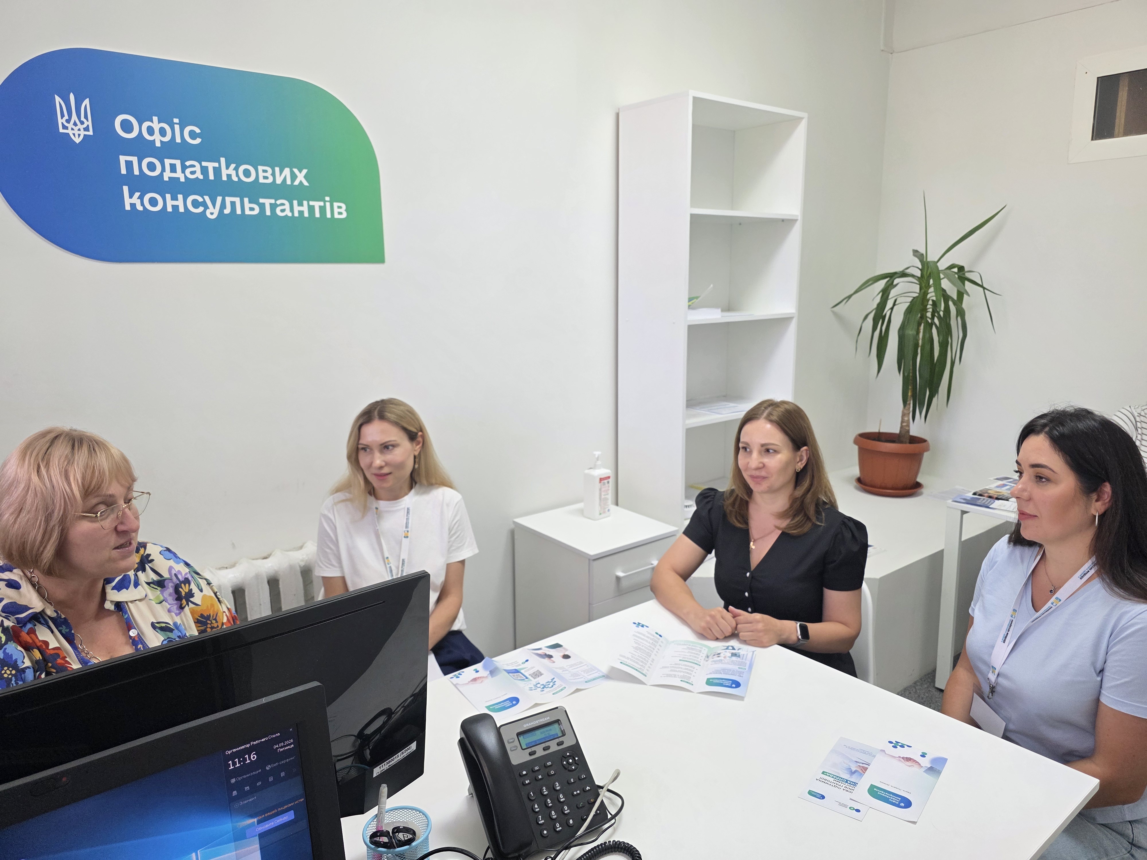Травма-інформована взаємодія: податківці вдосконалюють навички комунікації з людьми, які пережили полон та насильство . Фото № 4/3